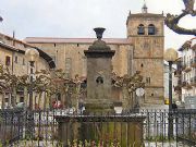 Fuente con Torre al fondo. Lakuntza, Navarra